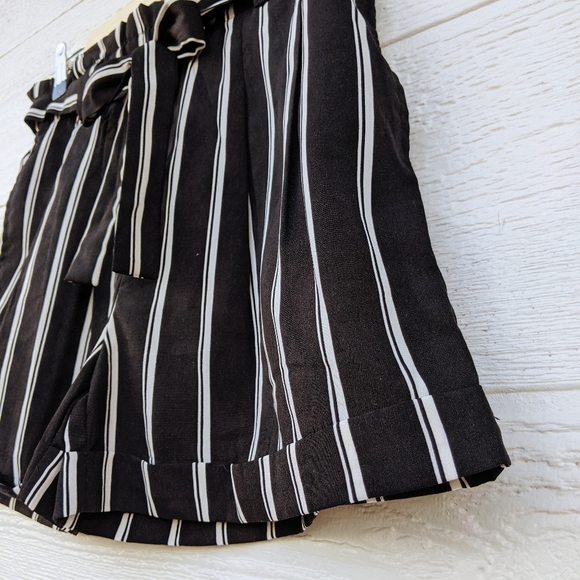 NWT Peyton Bre Sash Shorts- Striped with pockets - Picture 9 of 9
